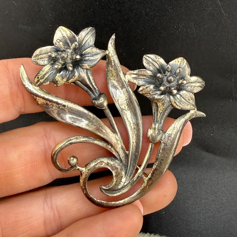Vintage Pot Metal Flower Brooch Silver‎ Tone